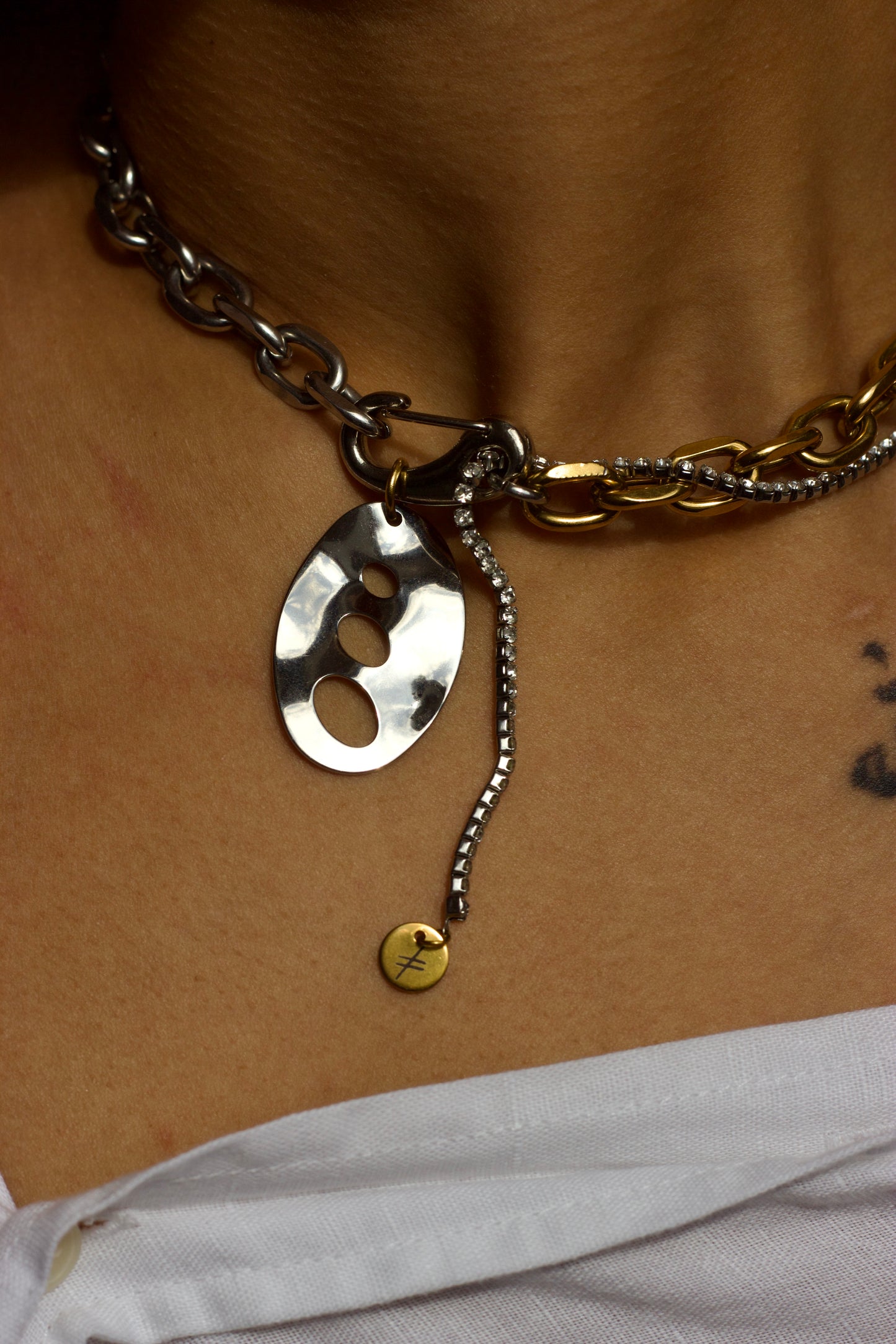 Never Tired • Collier