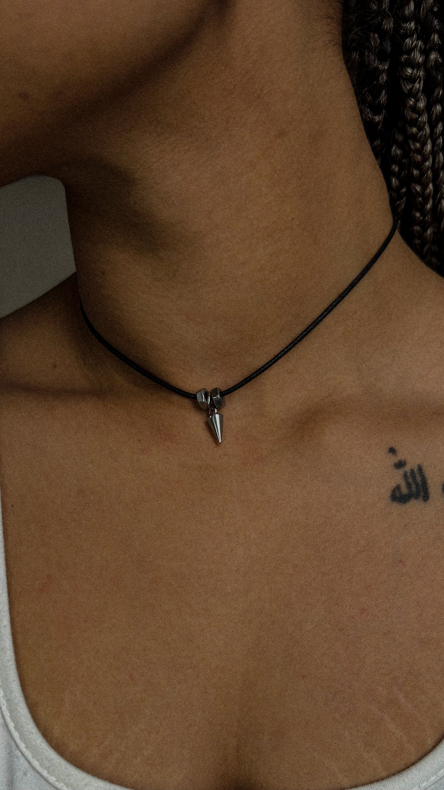 9h01 • Choker necklace