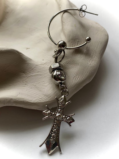 Queen of Swords mono-earring