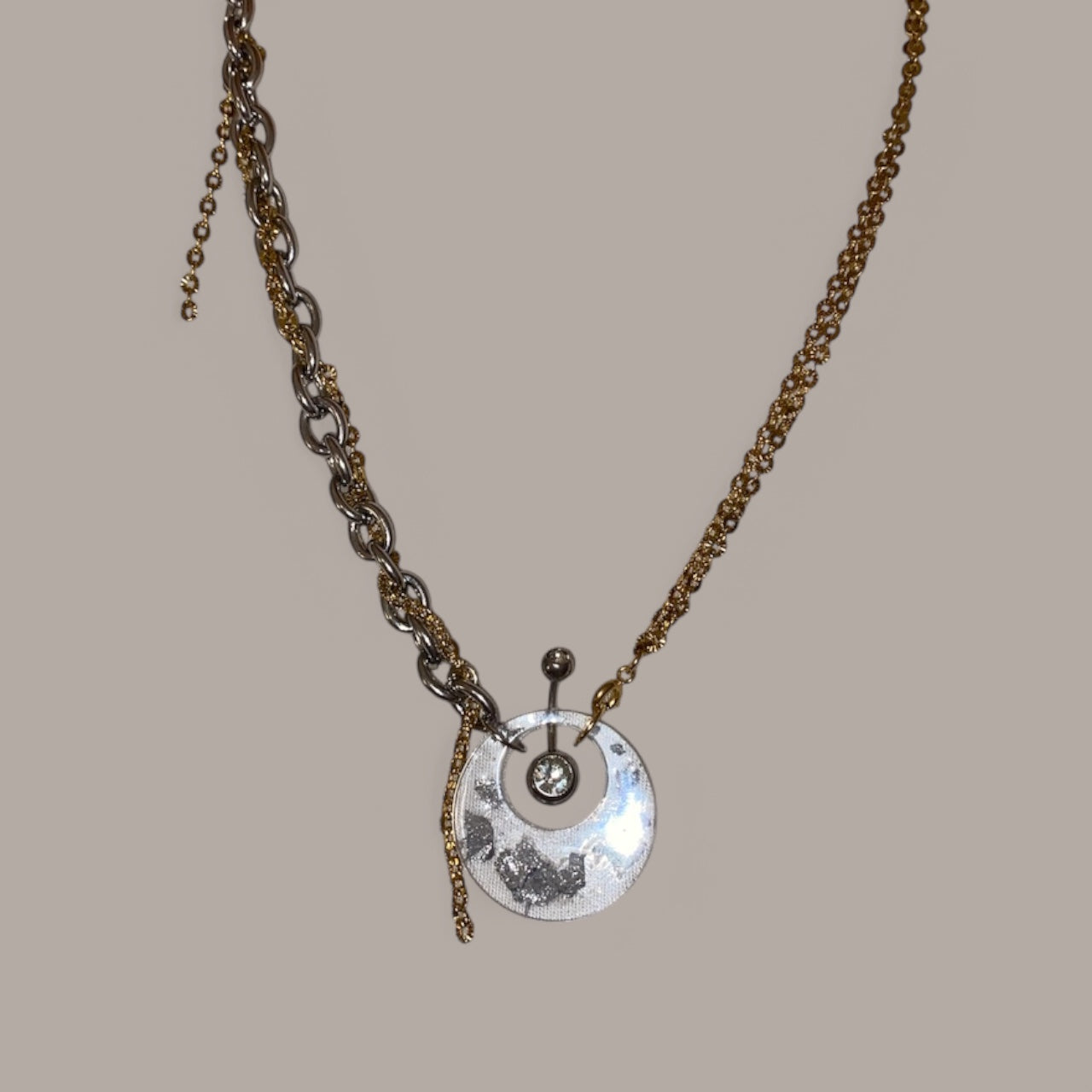 Collier Unchained