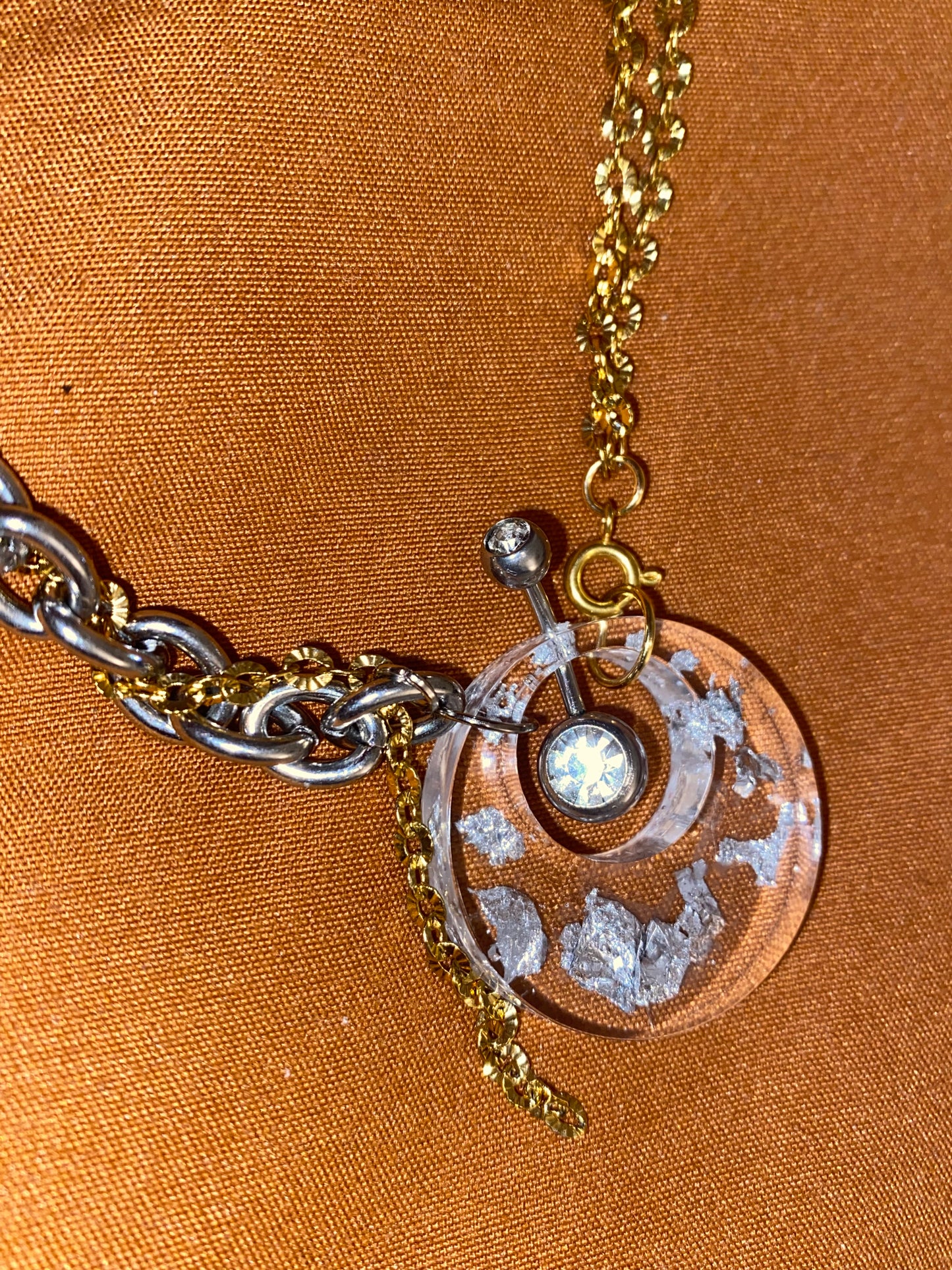 Collier Unchained