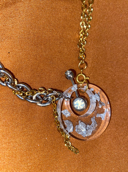 Collier Unchained