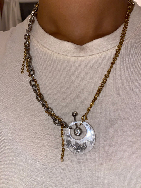 Collier Unchained