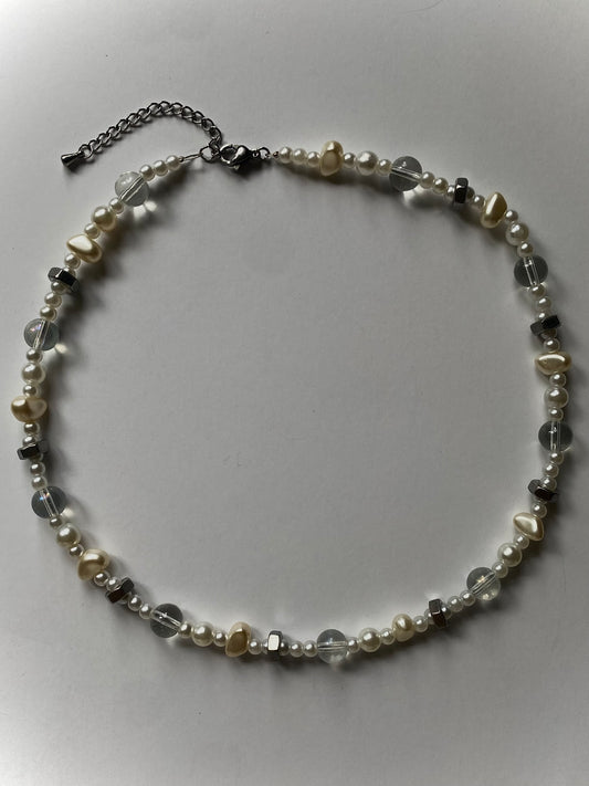 V - The Hierophant necklace