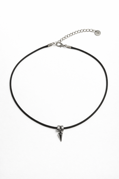 9h01 • Choker necklace
