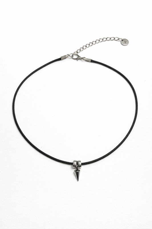 9h01 • Choker necklace