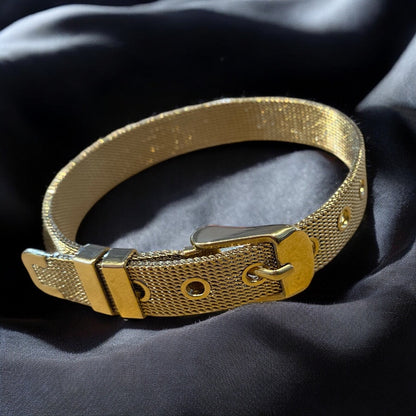 bracelet cuffed