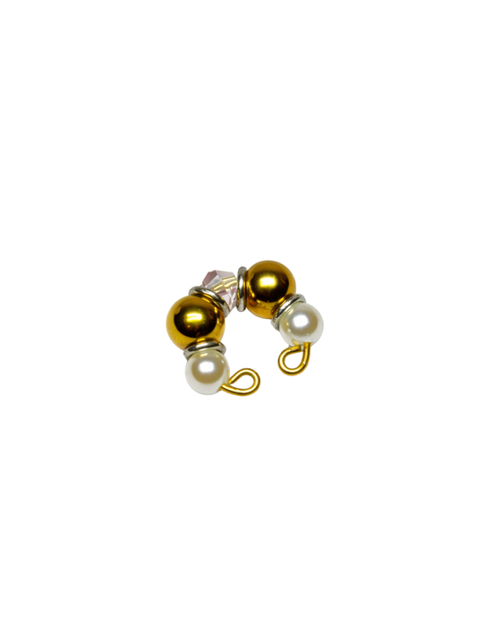 Earcuff Sacha Gold en metaux mixtes avec perles nacrees et billes en acier inoxydable